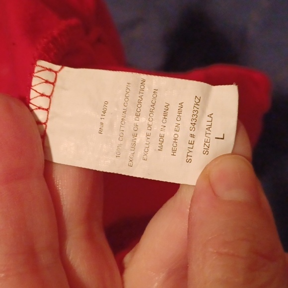 💙🌺Red Graphic Tee with Wing Design - Picture 8 of 9